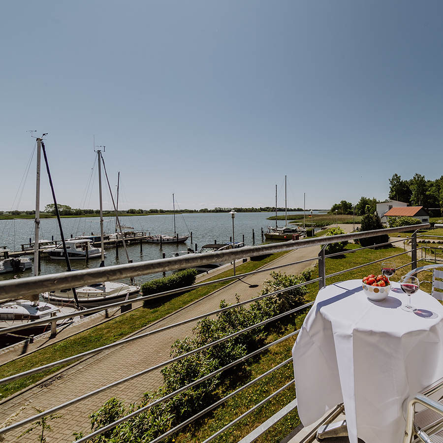 Ferienwohnung mit Wasserblick auf Rügen nahe der Ostsee